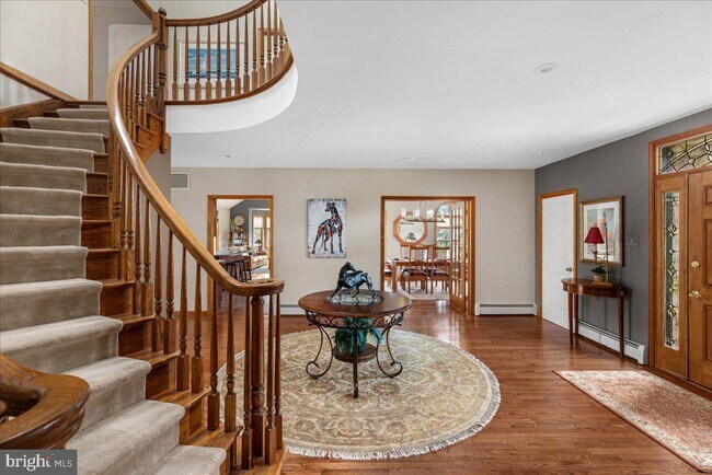 Building Photo - 556 Hopwood Rd
