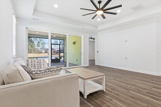 Foto del edificio - 155 Weekend Ave