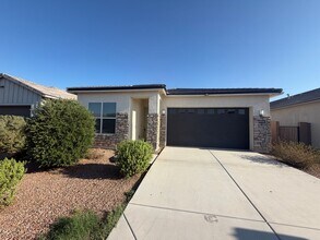 Building Photo - 40916 W Shaver Dr