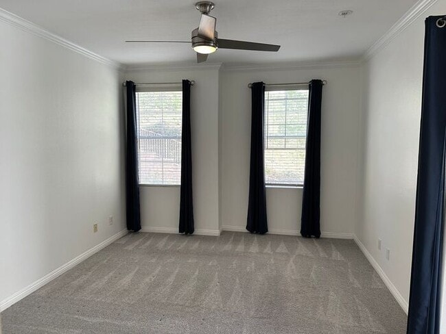 Foto del edificio - Gorgeous 3 + 2.5 Village Walk Townhome
