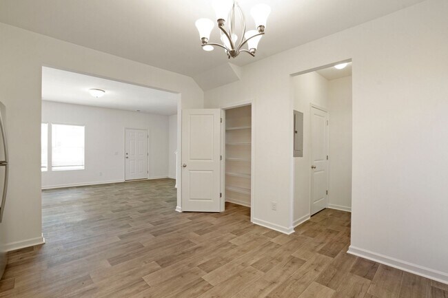 Building Photo - 3 Bedroom Townhome Conveniently Located in Little River