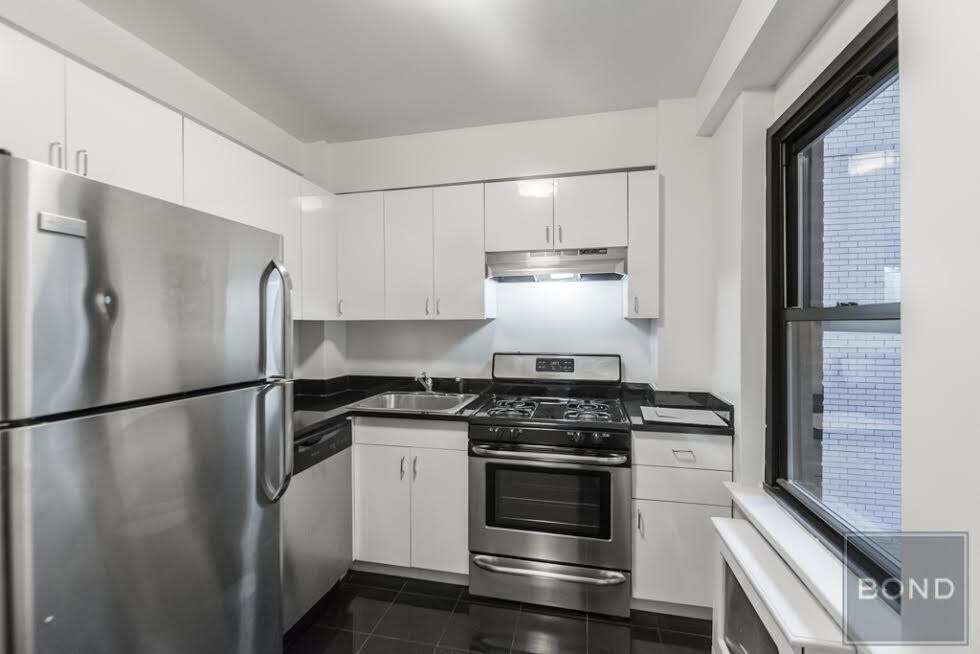 Primary Photo - 158 E 57th St