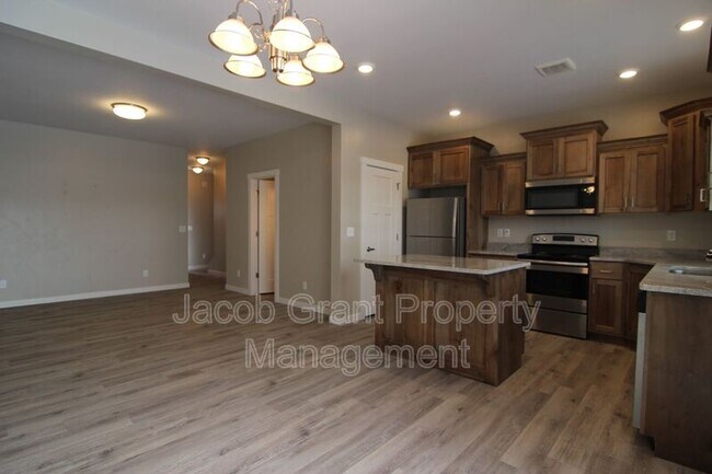 Foto del edificio - 650 Ruby Cir