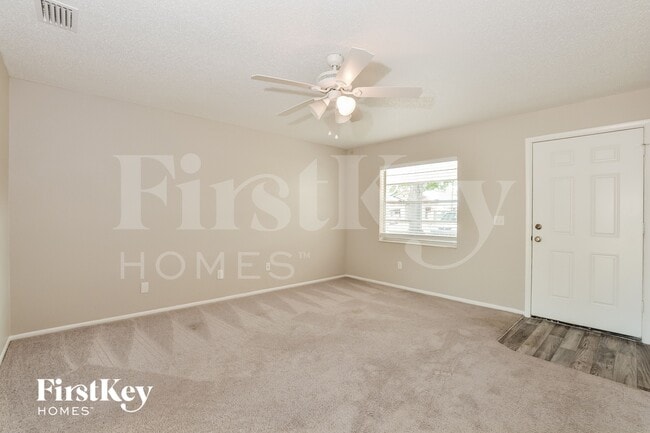 Building Photo - 910 Clayton Dr