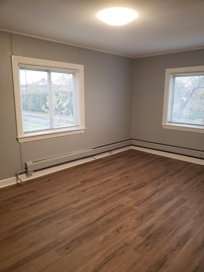 19 Abbott St Unit Apt 1, Brewer, ME 04412 Room for Rent in Brewer