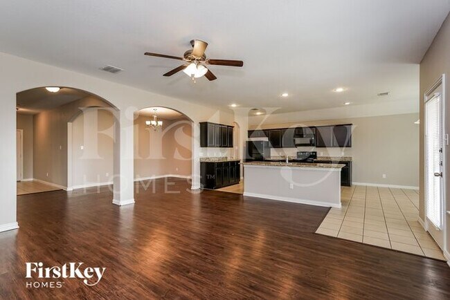 Building Photo - 712 Woodcrest Drive