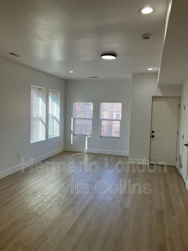 Building Photo - 5832-5834 Etzel Avenue