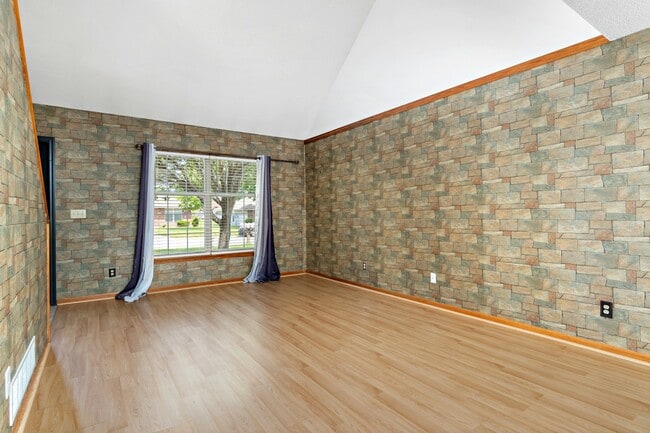 Building Photo - 1137 Dean Dr
