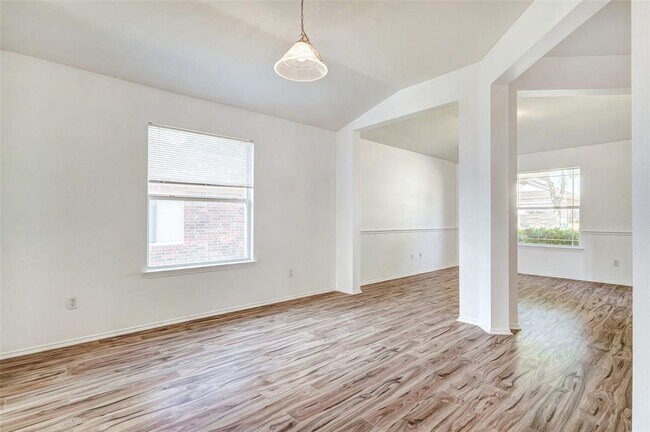 Building Photo - 1305 4 Cabin Ct