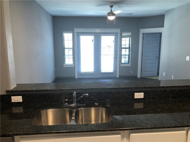 Building Photo - 200 Maple Ln