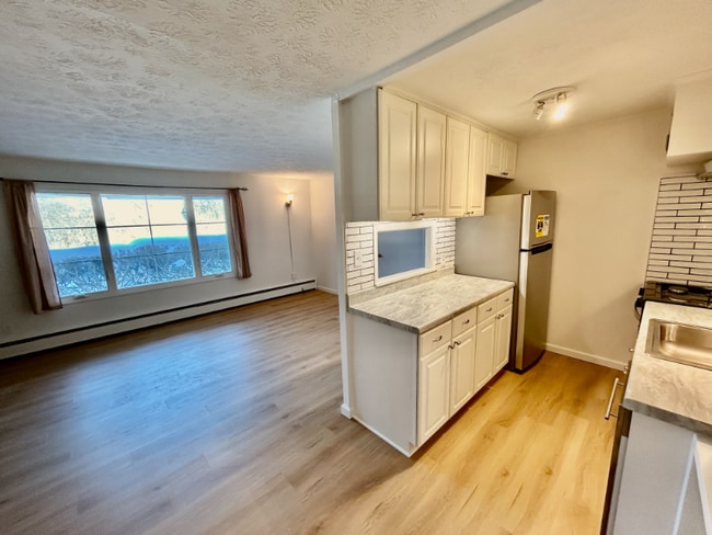 Foto del edificio - 5011 Nob Hill Dr