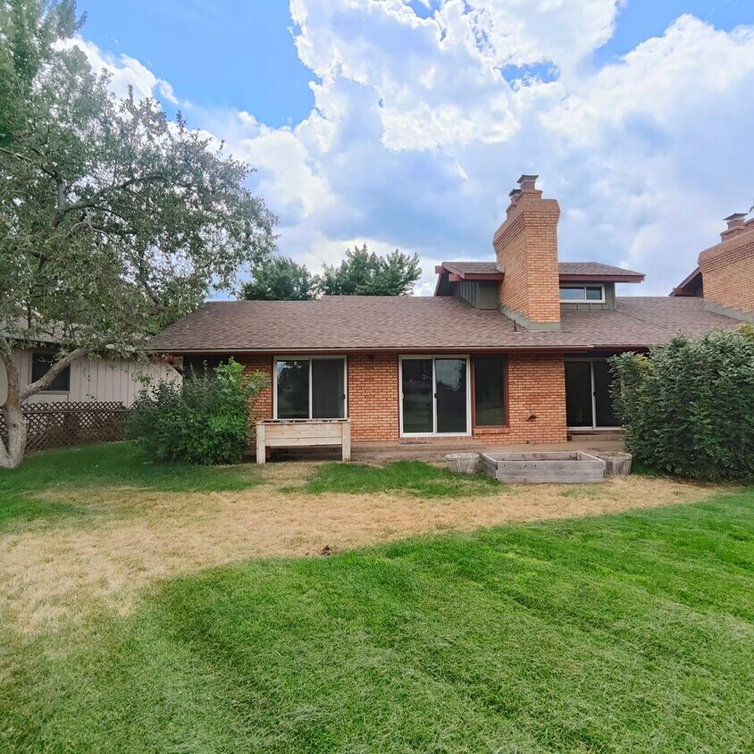 Primary Photo - View of Flatirons from Duplex for Rent wit...