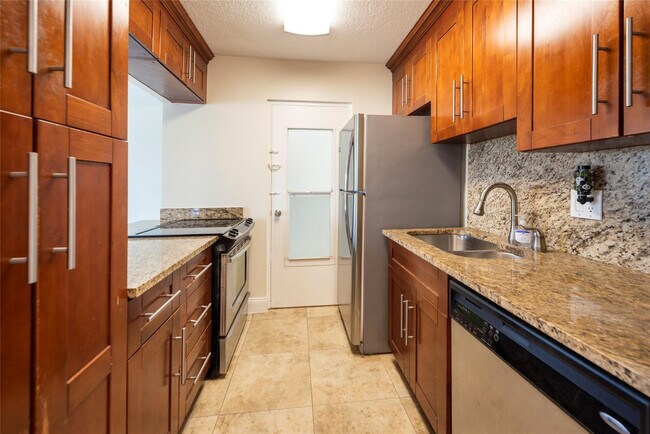 Foto del edificio - 2555 NE 11th St