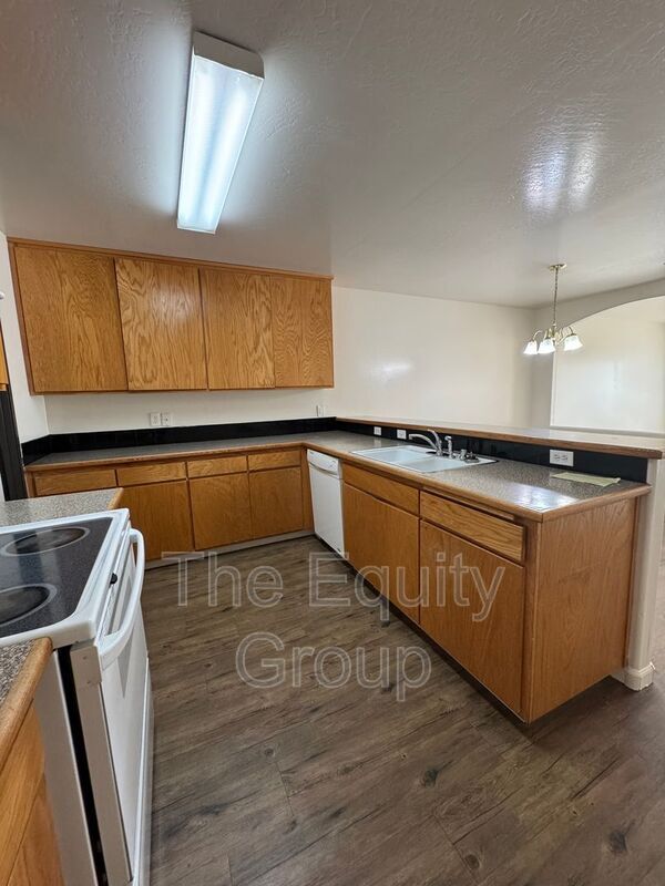 Foto del edificio - 443 N Park St