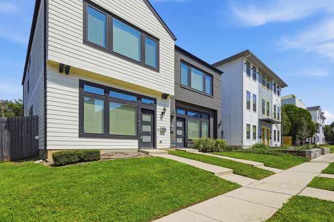 Building Photo - 3205 Forest Park Blvd