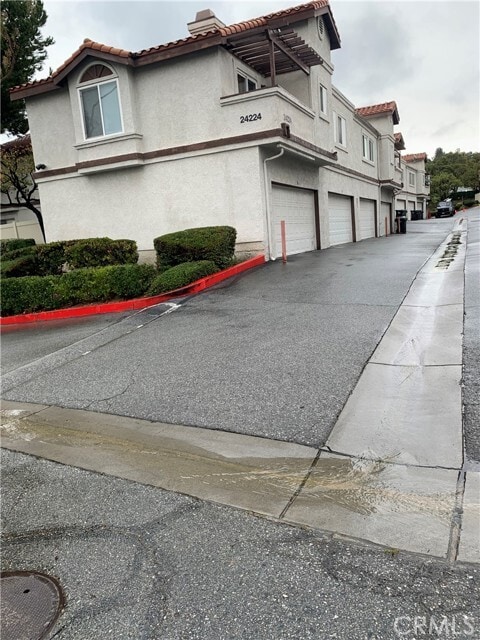 Building Photo - 24224 Sylvan Glen Rd