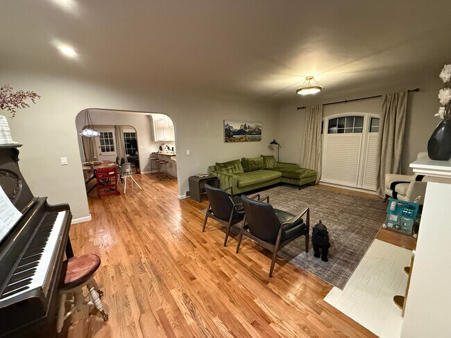 Family Room - 1700 N Harrison Blvd