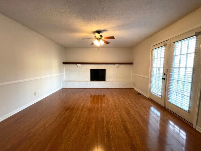 Foto del edificio - 3 Bedroom Home in Fishers with Bonus Room!