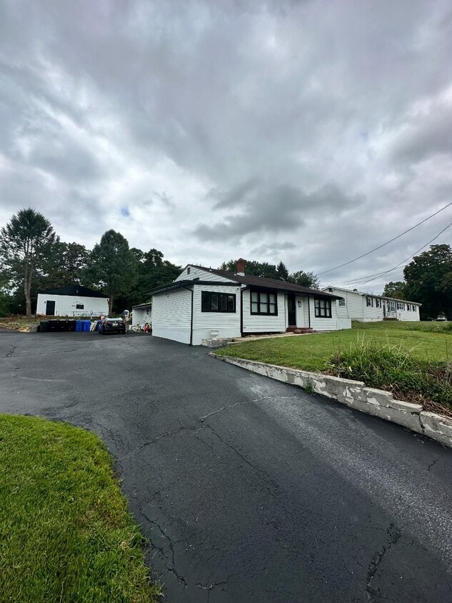 Photo - 112 Wilson Ave - B