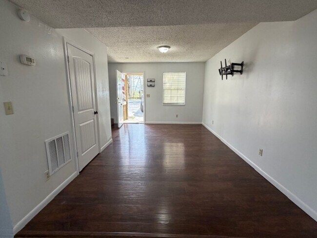 Foto del edificio - 2 Bedroom 1.5 Bath Duplex