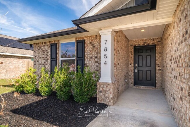 Building Photo - 7854 Lakeside Oaks Dr