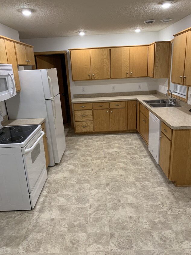 Foto principal - 632 Danielson Ct
