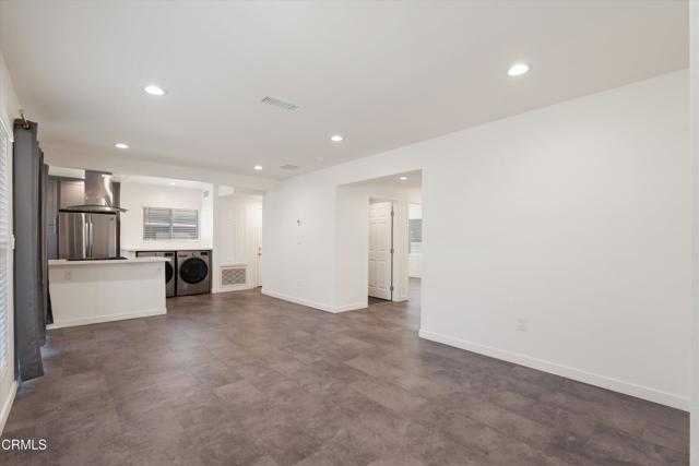 Building Photo - 2664 S La Brea Ave