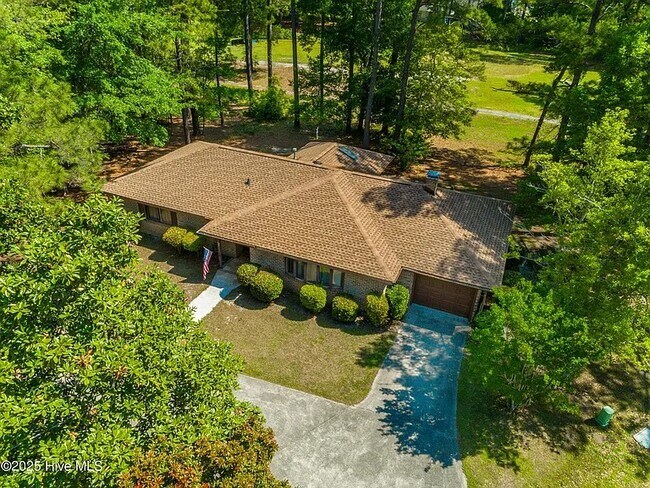 Building Photo - 37 Calabash Dr