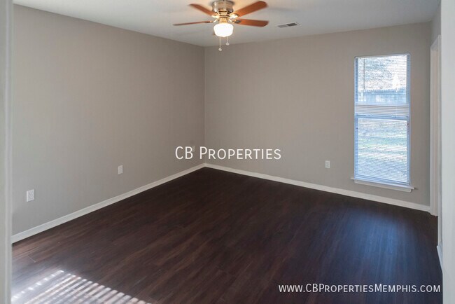 Foto del edificio - 6505 Westbury Ave