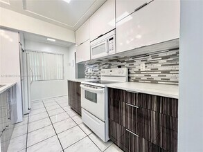 Building Photo - 8450 Lagos De Campo Blvd