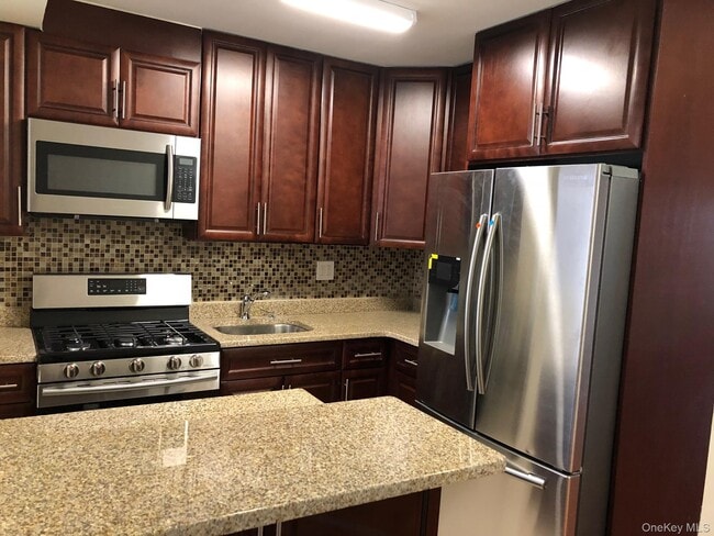 Building Photo - 97-10 62nd Dr