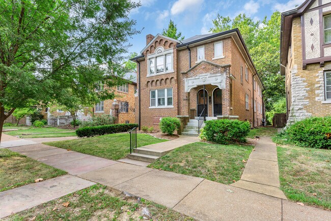 Exterior frontal - 7230 Pershing Ave