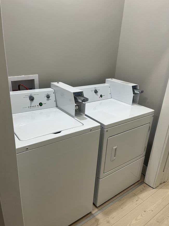 Building Photo - Beautifully Renovated 1 Bed 1 Bath
