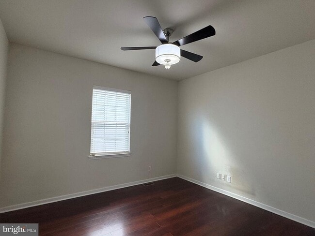 Building Photo - 537 Prizer Ct