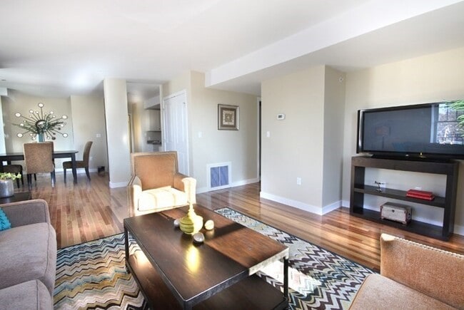 Building Photo - 99 Essex St