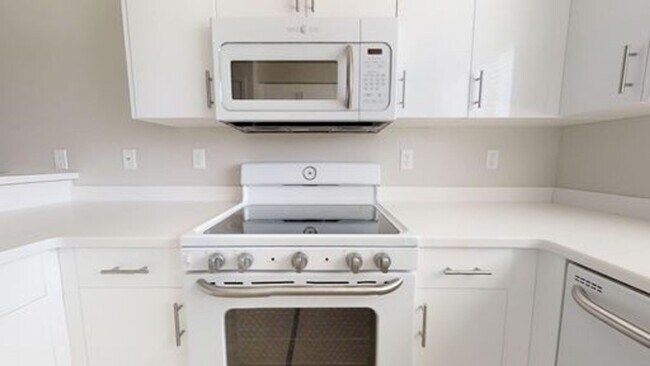 Foto del edificio - CUTE 2 BED 1 BATH OREM CONDO FOR RENT