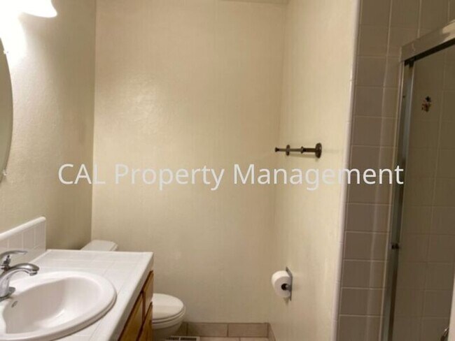 Foto del edificio - Beautiful 3 bedroom home in Hollister, CA!