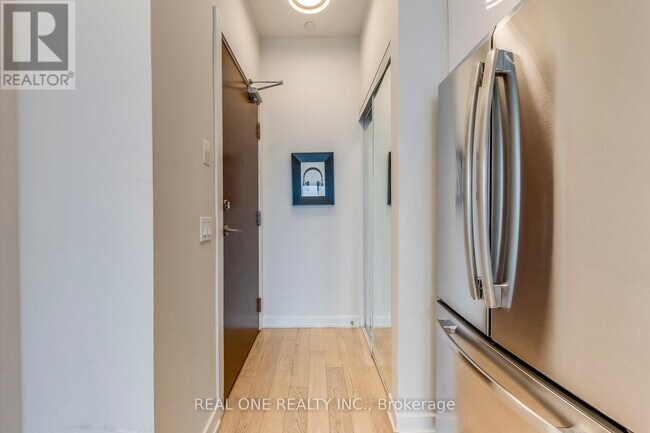Photo du bâtiment - 2200 Lake Shore Blvd W