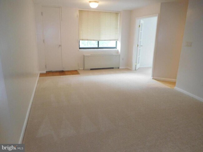 Foto del edificio - 4390 Lorcom Ln