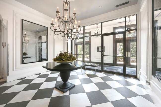 Foto del edificio - Dual-Entry Designer 2BR | In-Unit W/D | Pet Friendly & Parkside! Available now!