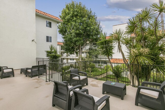 Photo - 1720 Ardmore Ave Apartment