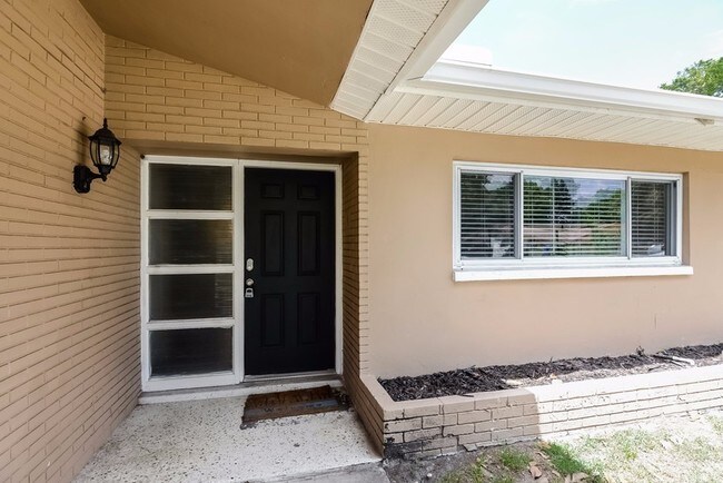 Foto del edificio - 1926 Valley Dr