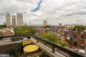 Building Photo - 708-210 Lombard St