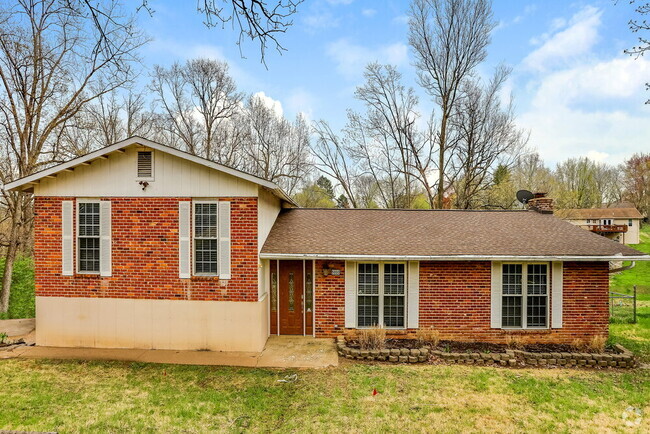 Building Photo - 5000 Snowberry St