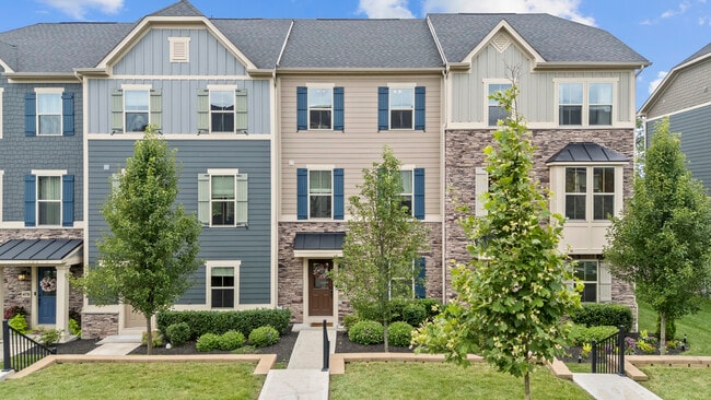 Building Photo - 483 Fairmont Dr