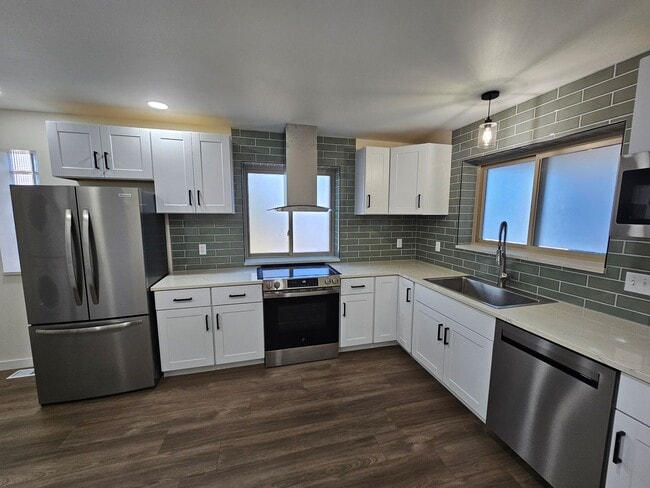 Foto del edificio - Newly Remodeled 2 Bed 1 Bath Home with 2 Car Garage