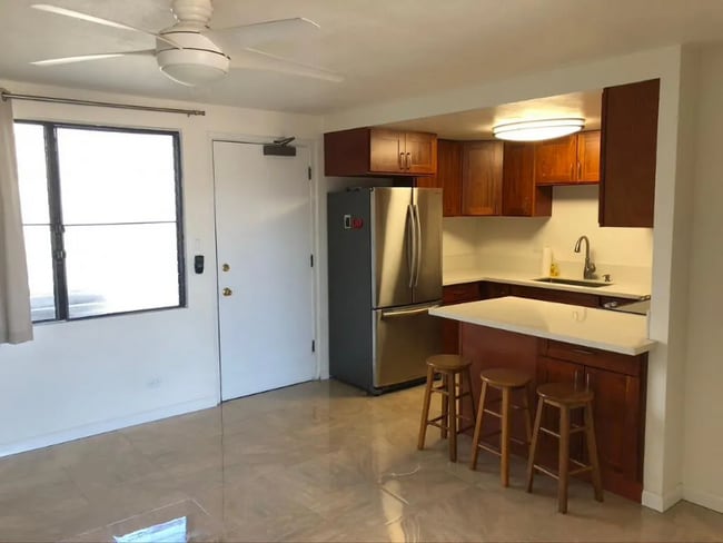 Building Photo - 465 Kapahulu Ave