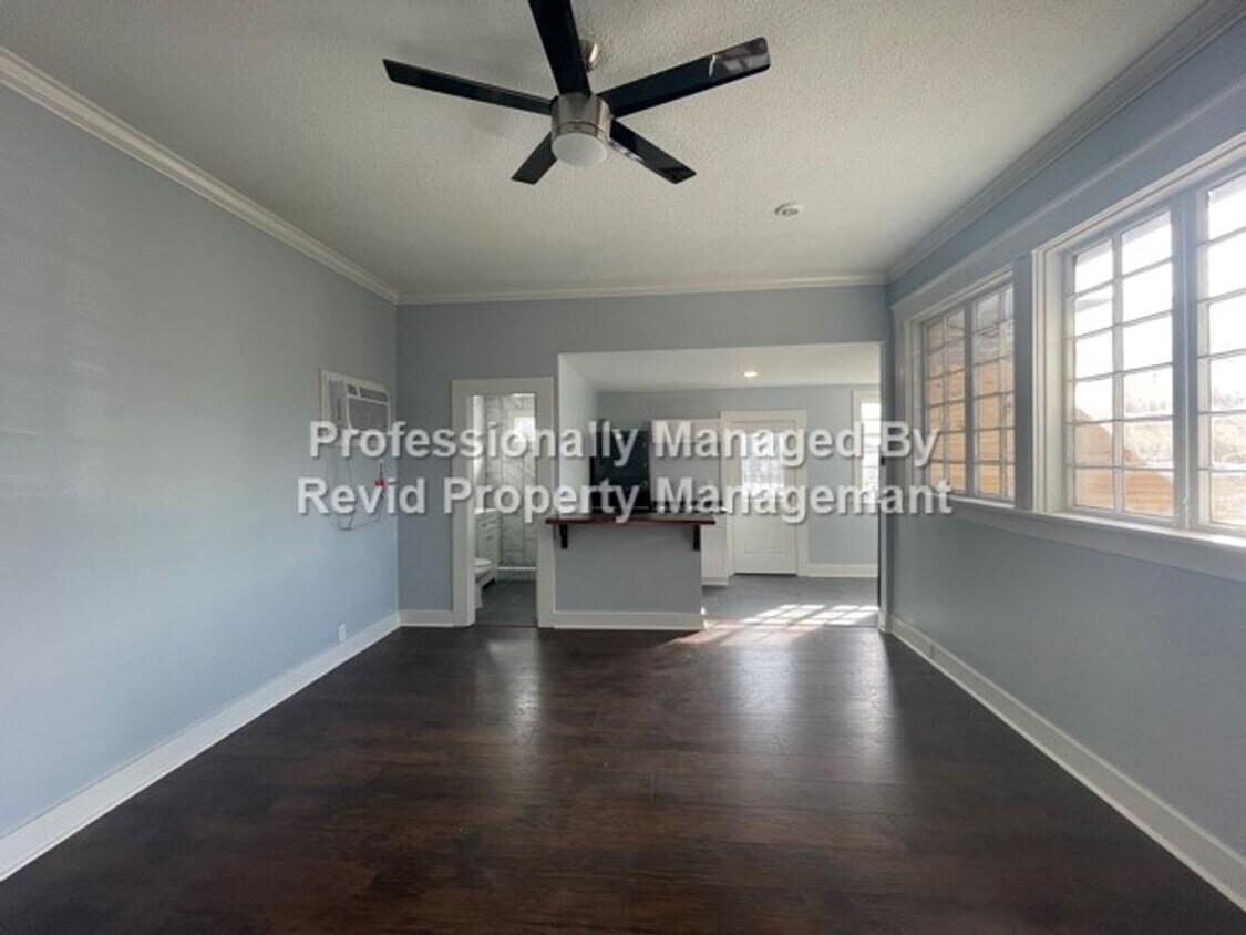 Primary Photo - 56 N Willett St