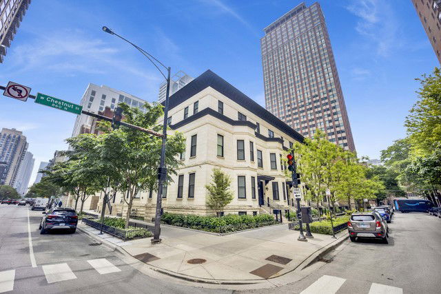 Photo - 103 W Chestnut St House