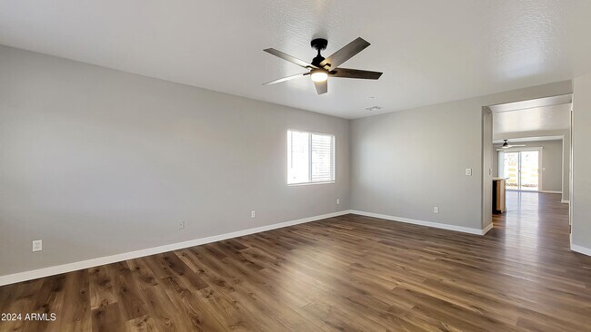 Foto del edificio - 10201 N 115th Dr